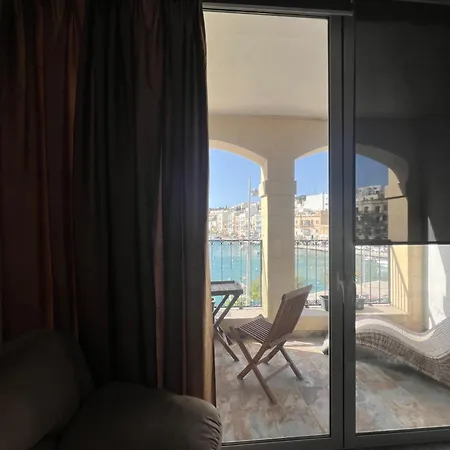 Front Row Malta - Enjoy Valletta Sunsets From Seafront With 3 Bedrooms Overlooking Grand Harbour Casa vacanze *