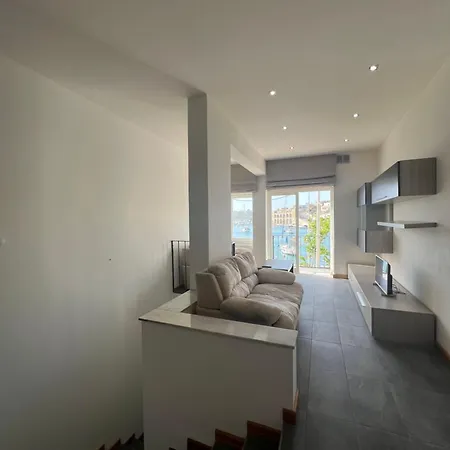 Front Row Malta - Enjoy Valletta Sunsets From Seafront With 3 Bedrooms Overlooking Grand Harbour *