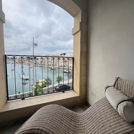 Front Row Malta - Enjoy Valletta Sunsets From Seafront With 3 Bedrooms Overlooking Grand Harbour