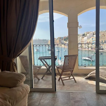 Front Row Malta - Enjoy Valletta Sunsets From Seafront With 3 Bedrooms Overlooking Grand Harbour Casa vacanze *