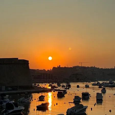 Front Row Malta - Enjoy Valletta Sunsets From Seafront With 3 Bedrooms Overlooking Grand Harbour Kalkara