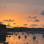 Дом отдыха Front Row Malta - Enjoy Valletta Sunsets From Seafront With 3 Bedrooms Overlooking Grand Harbour Калкара