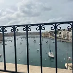 Front Row Malta - Enjoy Valletta Sunsets From Seafront With 3 Bedrooms Overlooking Grand Harbour Дом отдыха *