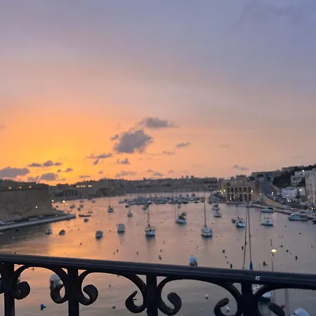 Front Row Malta - Enjoy Valletta Sunsets From This Seafront Home With 3 Bedrooms Overlooking Grand Harbour