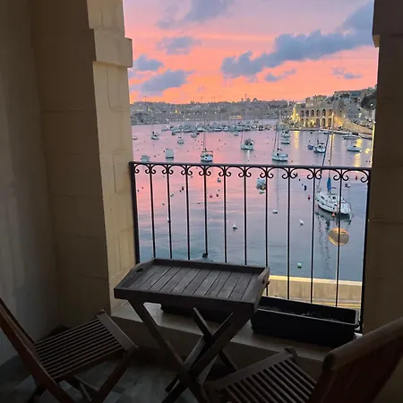 Front Row Malta - Valletta Views, Sunsets & Grand Harbour Living I 3-bedroom House *