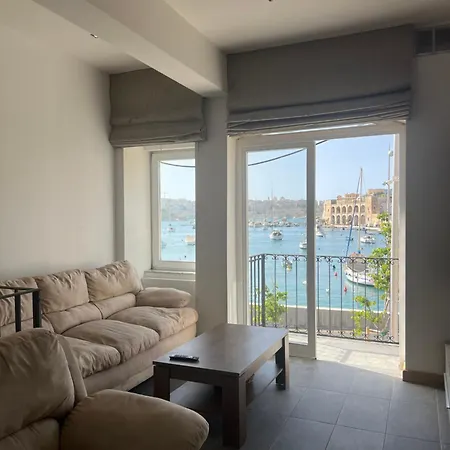 בית נופש Front Row Malta - Enjoy Valletta Sunsets From This Seafront Home With 3 Bedrooms Overlooking Grand Harbour *