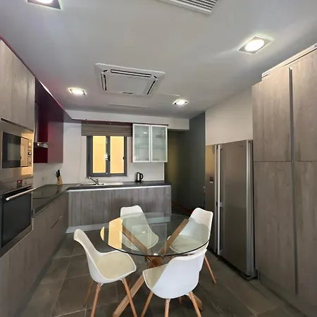 Feriehus Front Row Malta - Valletta Views, Sunsets & Grand Harbour Living I 3-bedroom House Kalkara