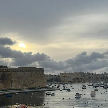 Front Row Seafront House With Dreamy Valletta And Harbour Sunset Views Kalkara