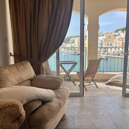 Front Row Malta - Valletta Views, Sunsets & Grand Harbour Living I 3-bedroom House Feriehus