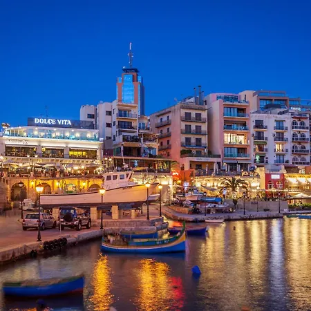 Front Row Malta - Valletta Views, Sunsets & Grand Harbour Living I 3-bedroom House Feriehus Kalkara
