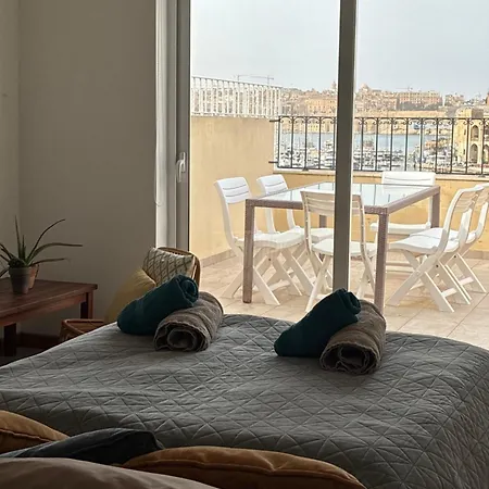 Front Row Malta - Valletta Views, Sunsets & Grand Harbour Living I 3-bedroom House * Kalkara