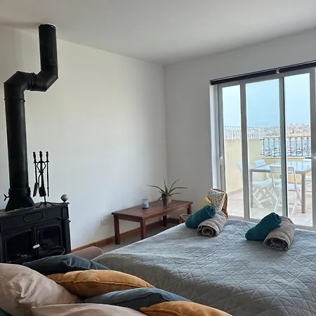 Front Row Malta - Valletta Views, Sunsets & Grand Harbour Living I 3-bedroom House Feriehus Kalkara