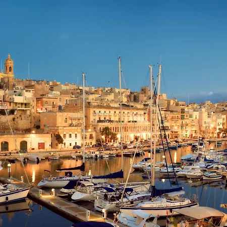 Feriehus Front Row Malta - Valletta Views, Sunsets & Grand Harbour Living I 3-bedroom House Kalkara