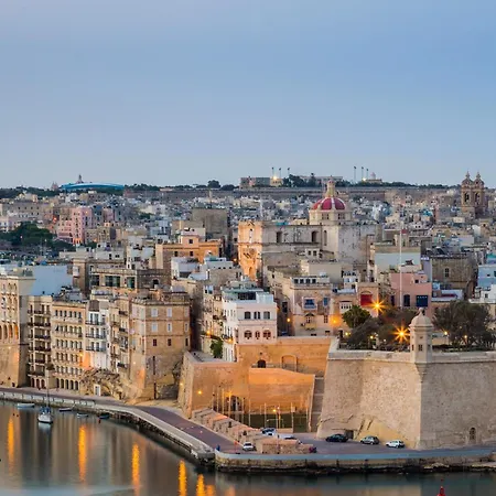 Front Row Malta - Valletta Views, Sunsets & Grand Harbour Living I 3-bedroom House