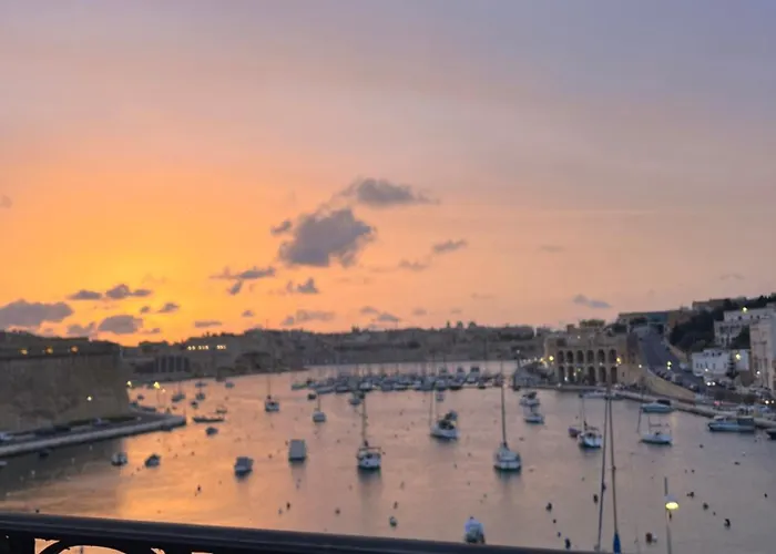 Front Row Malta - Enjoy Valletta Sunsets From Seafront With 3 Bedrooms Overlooking Grand Harbour