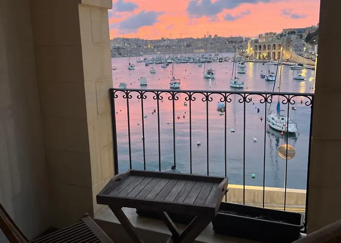 Front Row Malta - Enjoy Valletta Sunsets From Seafront With 3 Bedrooms Overlooking Grand Harbour *