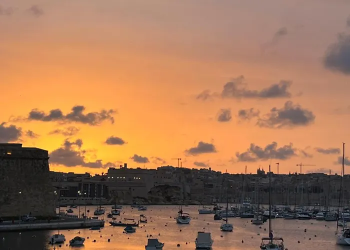 Сasa de vacaciones Front Row Malta - Enjoy Valletta Sunsets From Seafront With 3 Bedrooms Overlooking Grand Harbour Kalkara