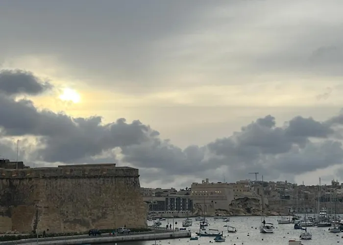 Front Row Malta - Enjoy Valletta Sunsets From Seafront With 3 Bedrooms Overlooking Grand Harbour Kalkara