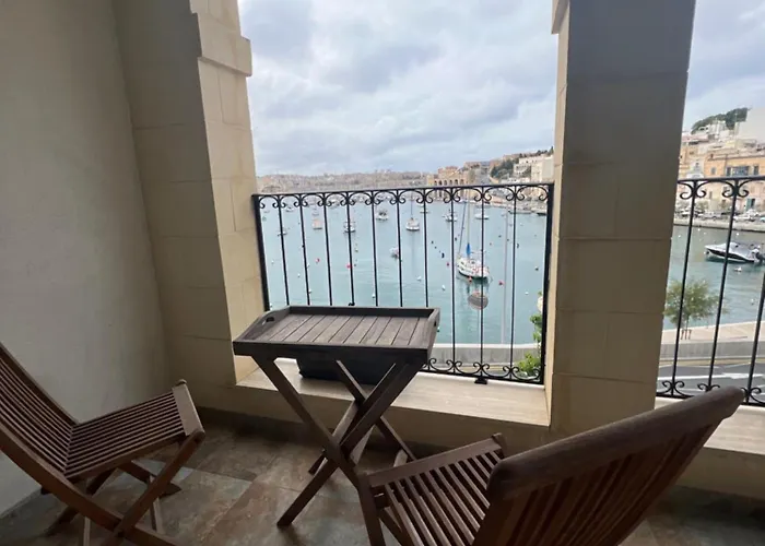 Front Row Malta - Enjoy Valletta Sunsets From Seafront With 3 Bedrooms Overlooking Grand Harbour