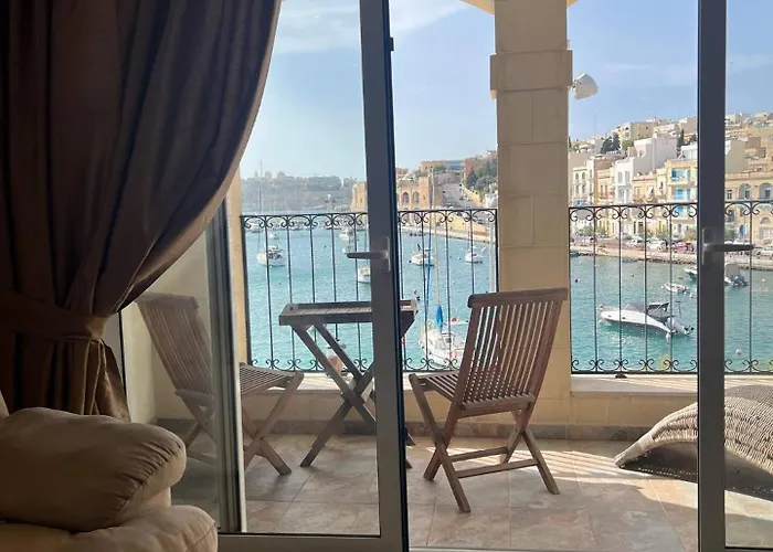 Front Row Malta - Enjoy Valletta Sunsets From Seafront With 3 Bedrooms Overlooking Grand Harbour Vakantiehuis *