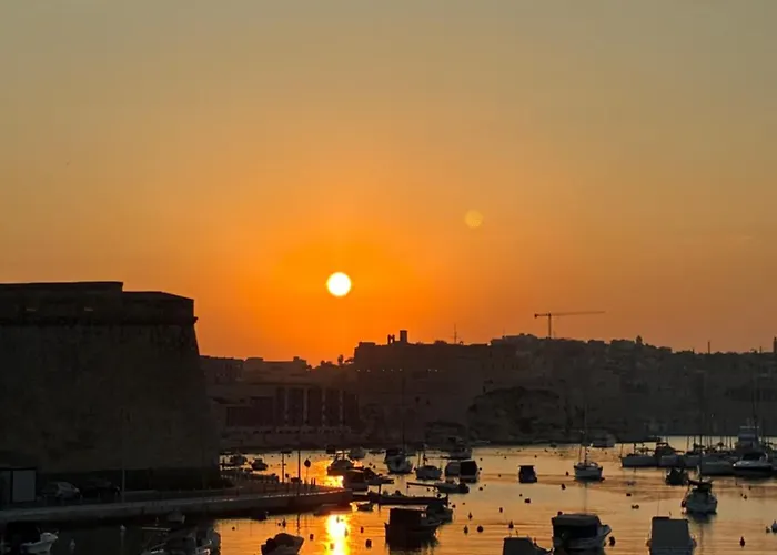 Front Row Malta - Enjoy Valletta Sunsets From Seafront With 3 Bedrooms Overlooking Grand Harbour Kalkara
