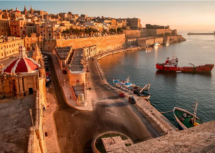 Vakantiehuis Front Row Malta - Enjoy Valletta Sunsets From Seafront With 3 Bedrooms Overlooking Grand Harbour Kalkara
