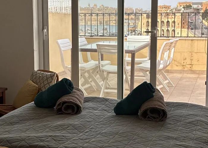 Сasa de vacaciones Front Row Malta - Enjoy Valletta Sunsets From Seafront With 3 Bedrooms Overlooking Grand Harbour *