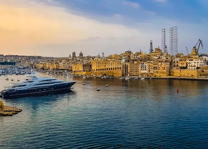 Сasa de vacaciones Front Row Malta - Enjoy Valletta Sunsets From Seafront With 3 Bedrooms Overlooking Grand Harbour Kalkara
